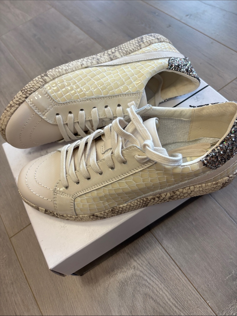 Dolce Vita Cream croc Low-Top Sneakers